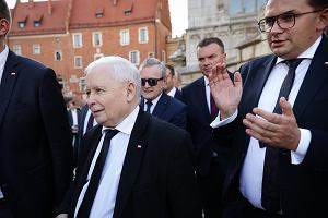 PiS w Małopolsce grozi rozpadem: "Niektórych traktowali jak psów, nawet nie podawali ręki"