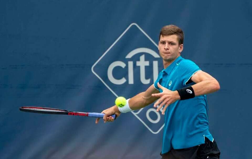 Hubert Hurkacz uległ Jannikowi Sinnerowi w decydującym meczu turnieju ATP w Halle.