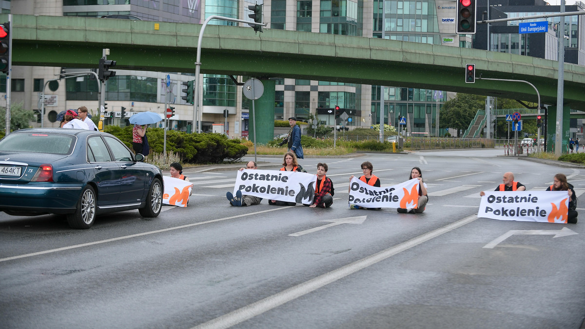 Centrum Warszawy sparaliżowane. Inicjatywa Ostatniego Pokolenia