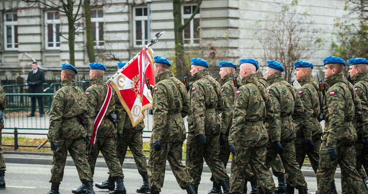 Zjawisko masowych rezygnacji z służby wojskowej i WOT. Zwiększenie wynagrodzeń nie przyniosło efektu