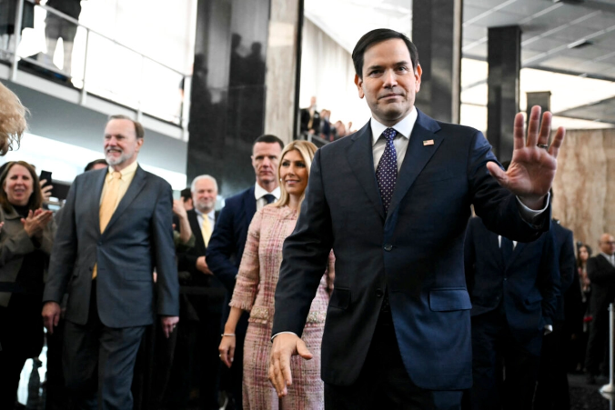 Oto kilka propozycji unikalnych przeredagowań tego tytułu, które zachowują jego sens: 1. Marco Rubio: Relacje Polski i USA są dziś jaśniejsze niż kiedykolwiek 2. Marco Rubio: Przyszłość Polski i USA nigdy nie była bardziej obiecująca 3. Marco Rubio o relacjach polsko-amerykańskich: Nasza wspólna przyszłość rysuje się bardzo jasno 4. Marco Rubio: Tak świetlanej perspektywy partnerstwa Polski i USA jeszcze nie mieliśmy 5. Marco Rubio: Nigdy wcześniej współpraca Polski i USA nie zapowiadała się tak dobrze Czy chcesz wersję o bardziej formalnym czy nieformalnym charakterze?