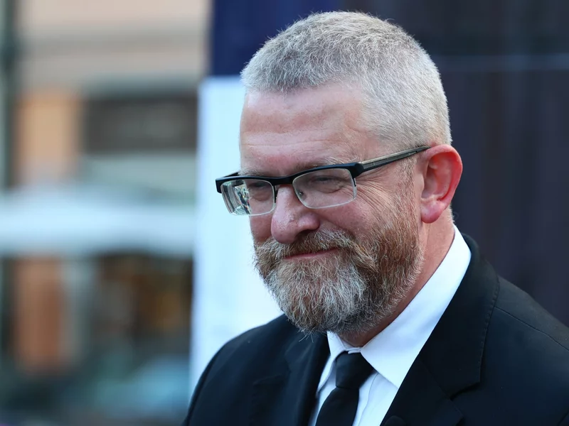 Grzegorz Braun ma szansę na wprowadzenie nowej partii do Sejmu – najnowszy sondaż daje mu nadzieję
