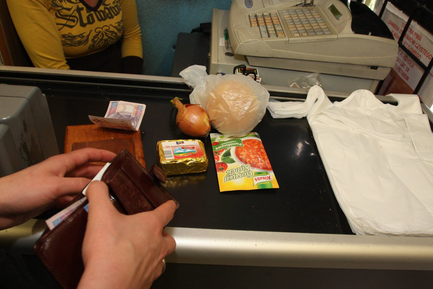 Ceny w sklepach niepostrzeżenie idą w górę. Nowy lider w rankingu najdroższych produktów