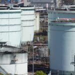 OPEC+ zwiększa wydobycie, co przekłada się na spadek cen ropy