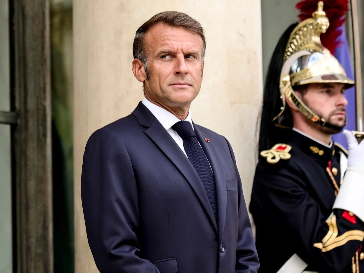 Francja na krawędzi politycznych zmian. Czy Macron zrezygnuje z urzędu?