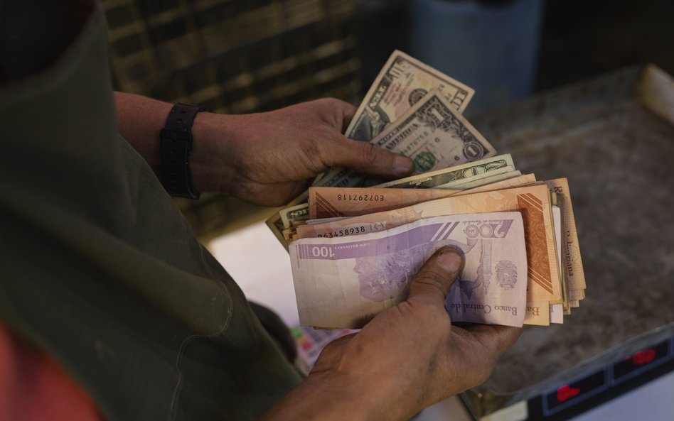 Zmarnowany okres rozwoju i historia wielokrotnej denominacji polskiej waluty