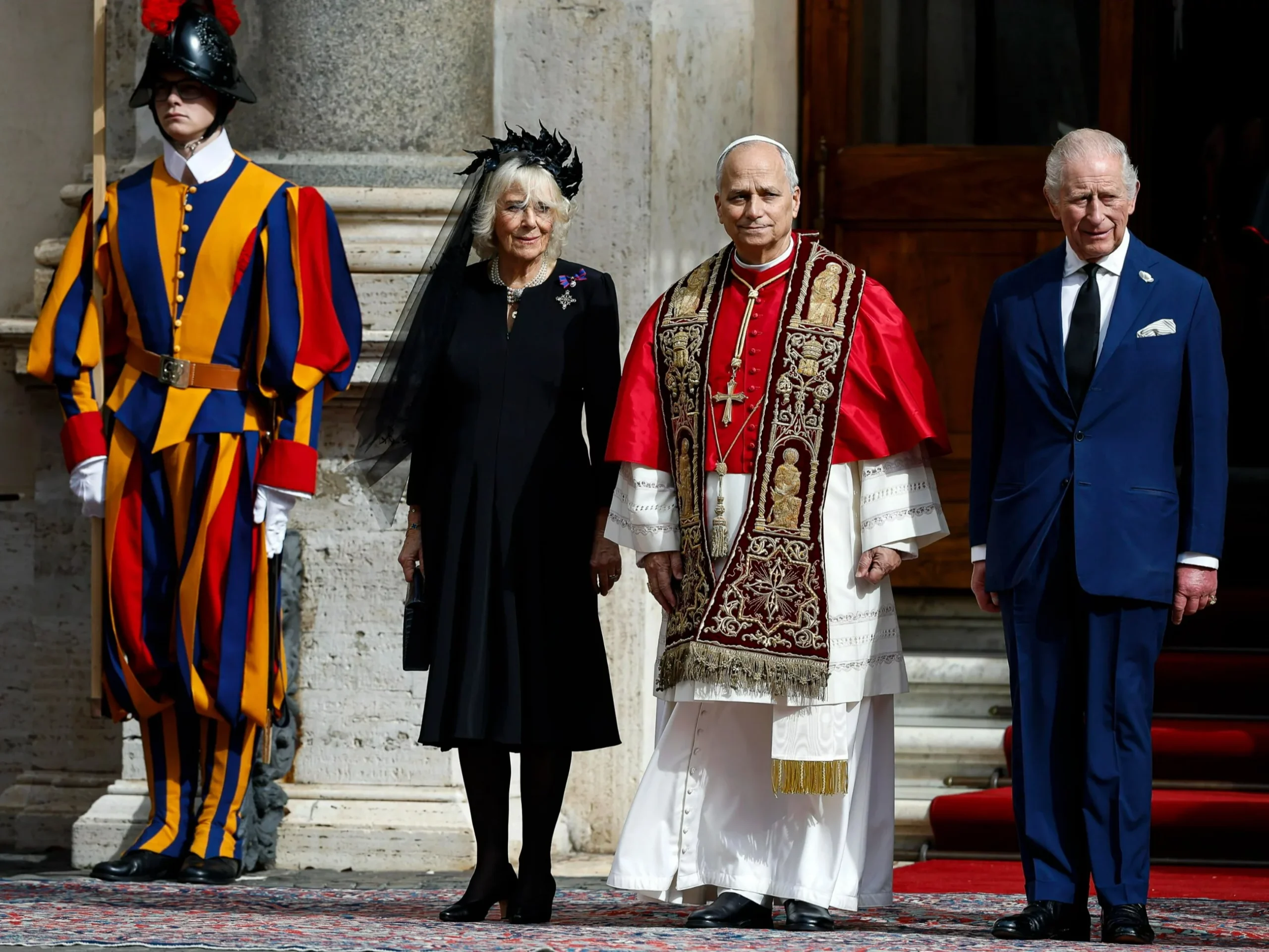 Królową Kamilę zgubił nietakt podczas wizyty w Watykanie? Ekspertka komentuje bez ogródek