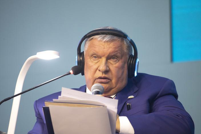 Rosnieft odnotowuje gwałtowny spadek zysków z powodu nadpodaży ropy