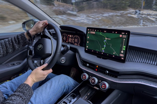 Zimowy atut Skody: Odkryj, jakie rozwiązanie wspiera kierowców.