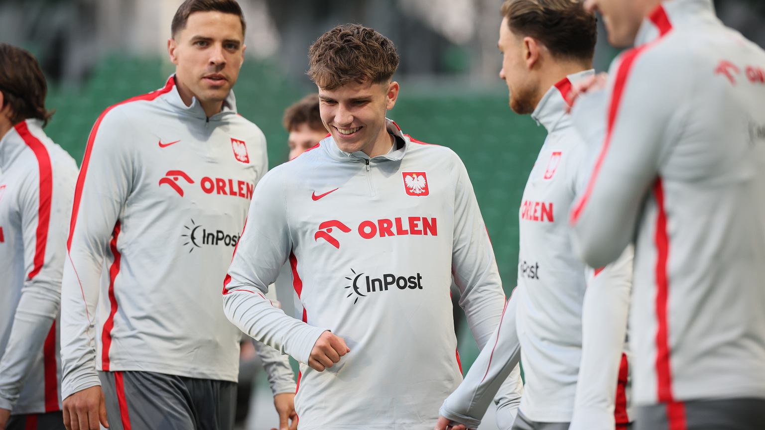 Oto kilka propozycji unikalnych tytułów, które zachowują sens oryginału: 1. Polski tercet z Porto dokonał czegoś niezwykłego. "Przeciwnicy byli jak armia giganta" 2. Niesamowite wydarzenia z udziałem polskiego trio w Porto. "Zmierzyli się z potężną armadą" 3. To, co stało się dzięki polskiemu tercetowi z Porto, zaskoczyło wszystkich. "Potęga przeciwnika była ogromna" 4. Polskie trio z Porto zadziwiło świat. "To była prawdziwa potęga" 5. Zdumiewający wyczyn polskiego tercetu w Porto. "Rywal niczym niepokonana armia" Daj znać, jeśli chcesz wersję bardziej neutralną lub dynamiczną!