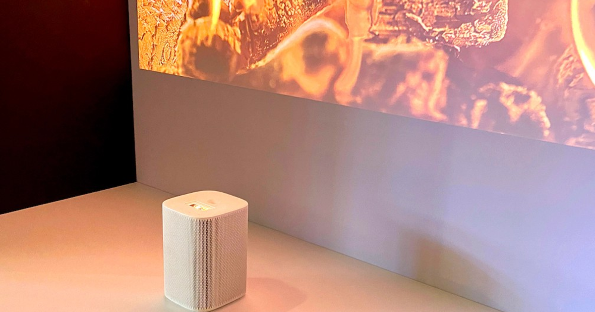 Stół staje się ekranem dotykowym dzięki Samsung Premiere 5 – recenzja innowacyjnego projektora