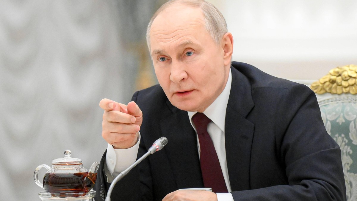 Oto przeredagowana, unikalna wersja tytułu, zachowująca sens oryginału: "Bezrobotny? Wstąp do armii!" – Putin rekrutuje rosyjską klasę średnią na front